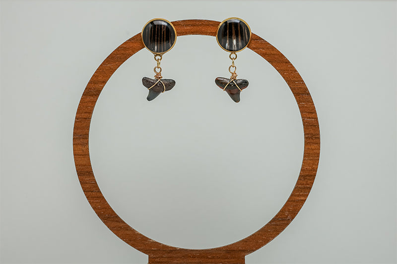 Shark Tooth Gold Posts on a wooden circular stand on a white background. 